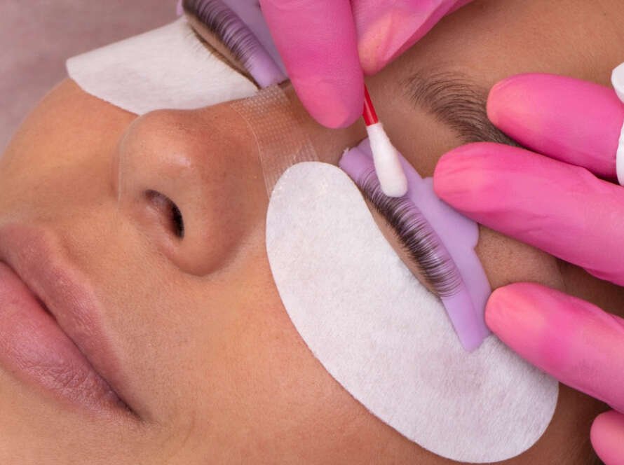 Curso rápido de extensiones de pestañas: por qué elegir una formación profesional en GLAM Beauty Academy es tu mejor decisión
