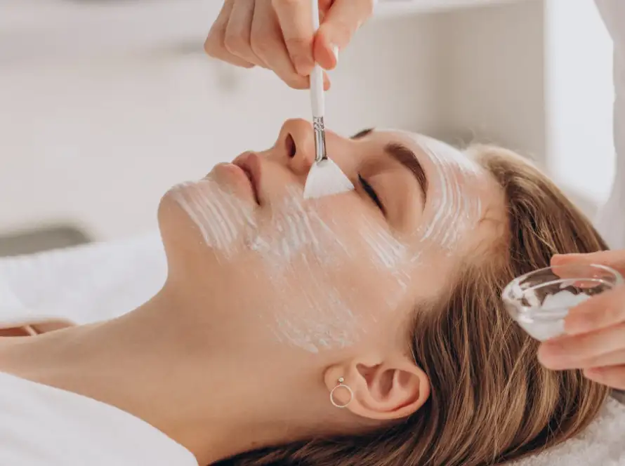 Trabajar como esteticista en Texas: todo lo que necesitas saber para empezar tu carrera